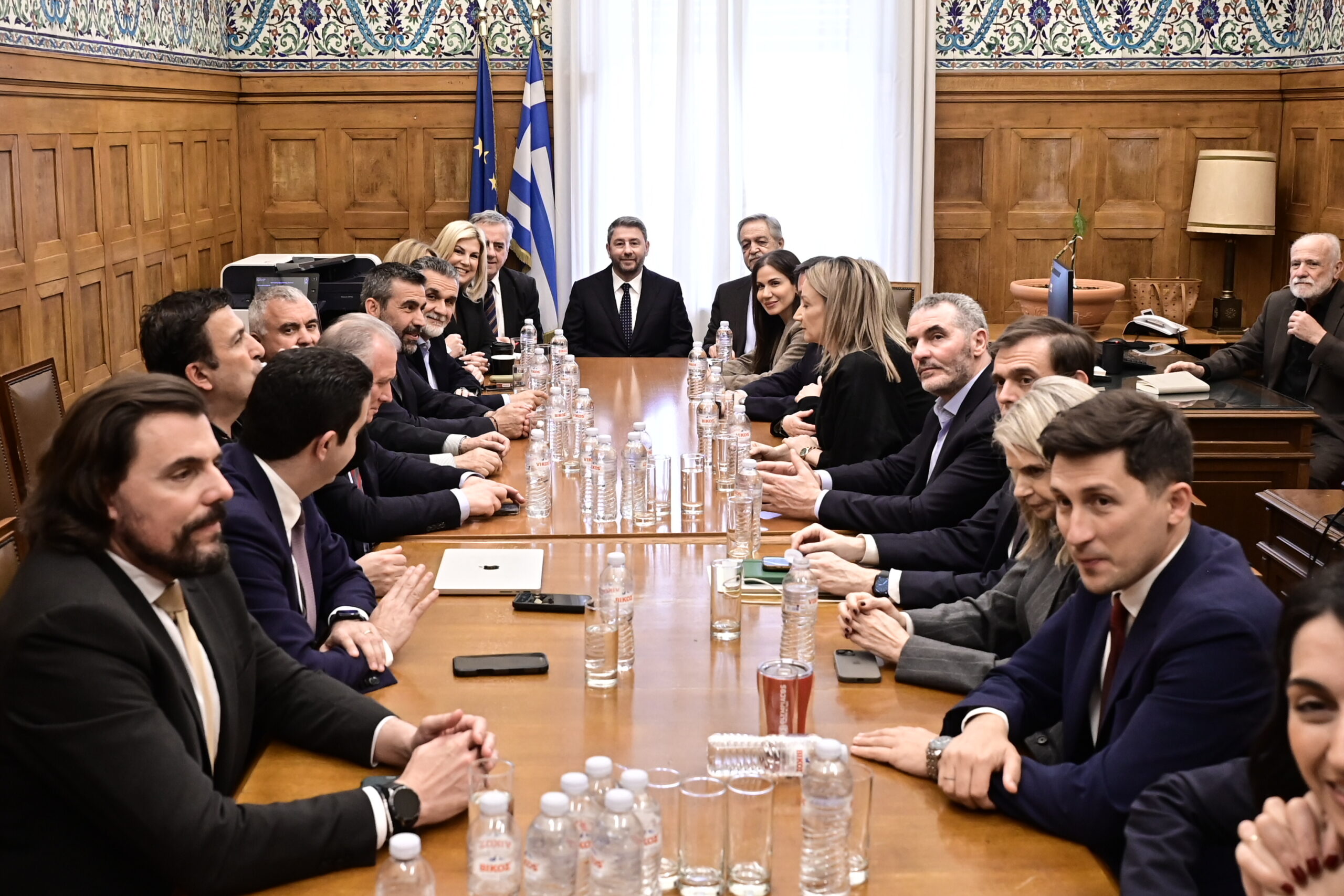 Στη Βουλή φέρνει το ΠΑΣΟΚ το Ταμείο Ανάκαμψης – «Ποτέ άλλοτε τόσα πολλά χρήματα δεν άφησαν στη χώρα  τόσο δυσανάλογα μικρό αποτέλεσμα»