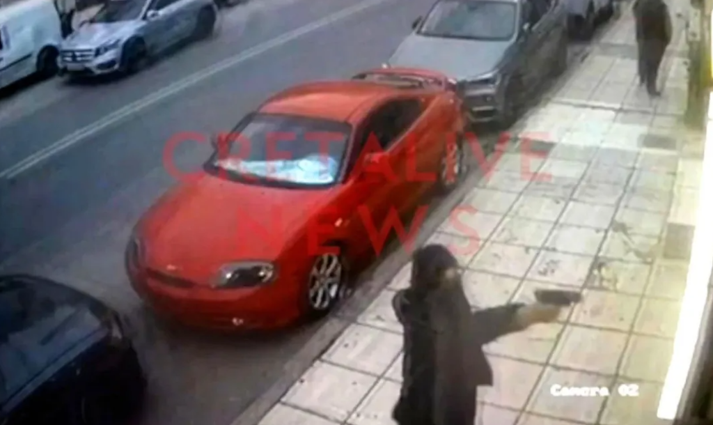 Ηράκλειο: Νέα βίντεο ντοκουμέντα από την αιματηρή επίθεση σε μπαρ  – Παραδόθηκε ο τρίτος δράστης