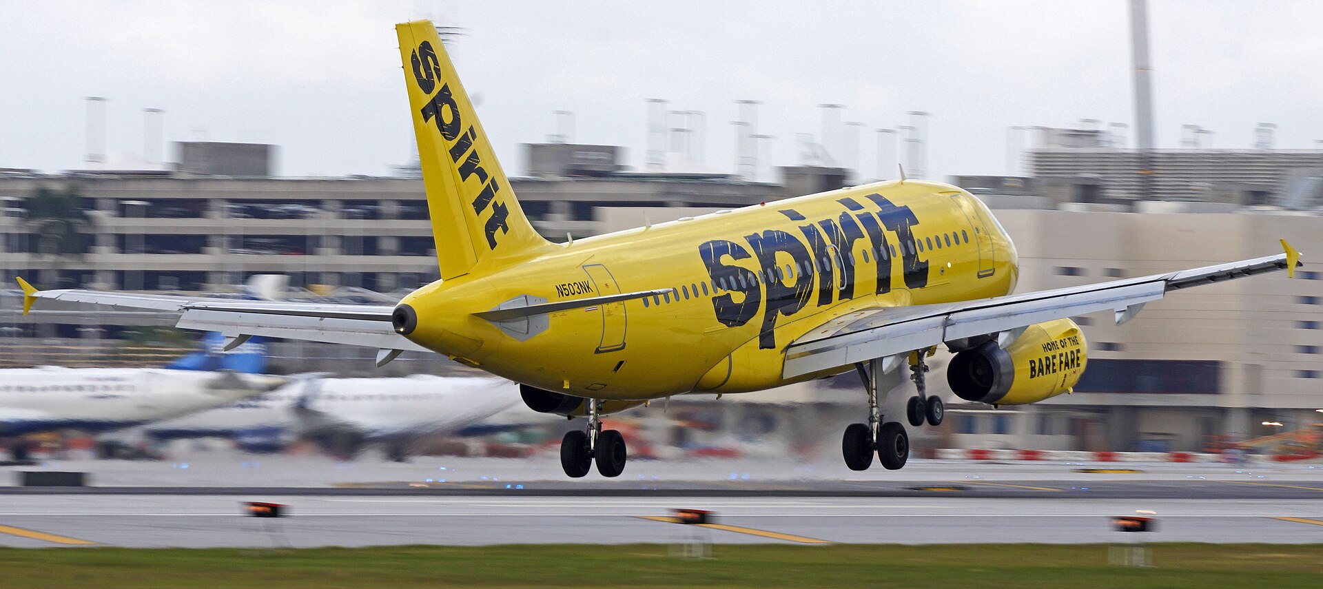 Χρεοκοπία της αεροπορικής εταιρείας Spirit Airlines  – Πλήγμα για Τραμπ