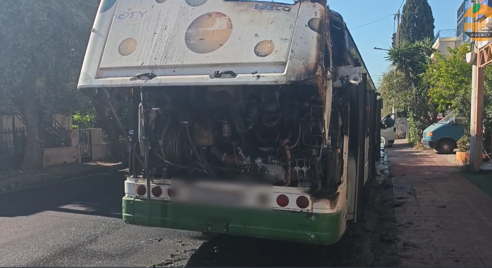 Φωτιά σε λεωφορείο με αέριο στο Ίλιον: Αποβιβάστηκαν εγκαίρως οι επιβάτες – Δείτε το βίντεο