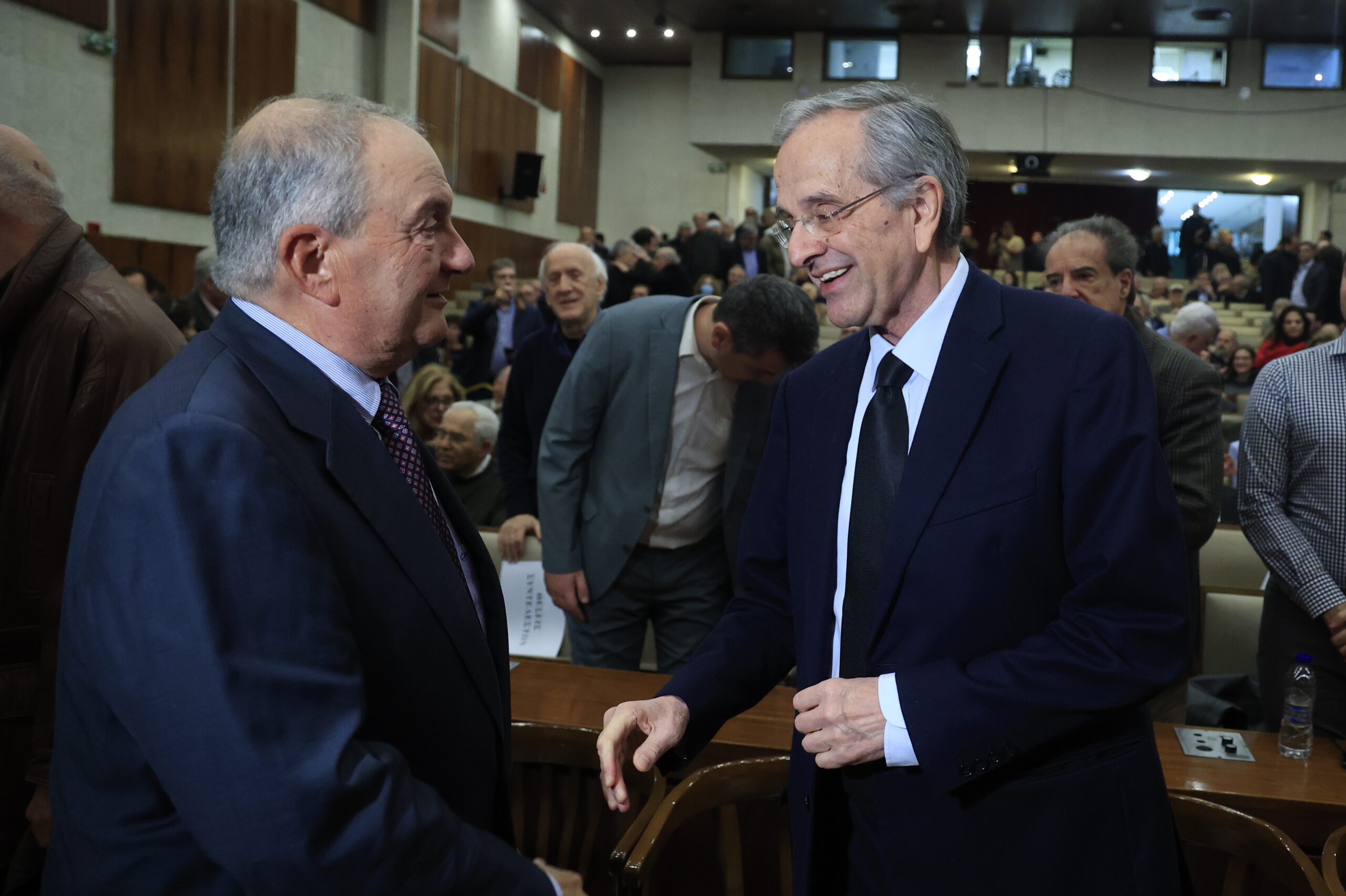 Εμφάνιση Καραμανλή-Σαμαρά σε εκδήλωση για τον Βενιζέλο