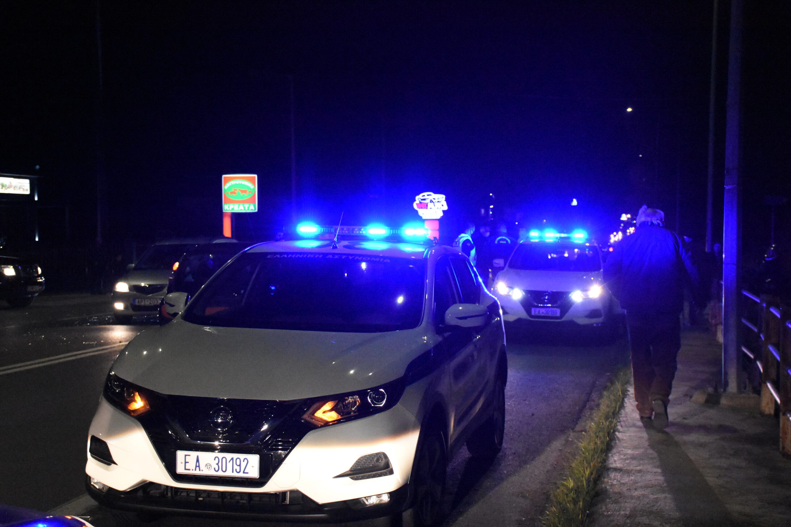 Επεισοδιακή καταδίωξη τα ξημερώματα στην Αθήνα – Έκανε αναστροφή και συγκρούστηκε με περιπολικό