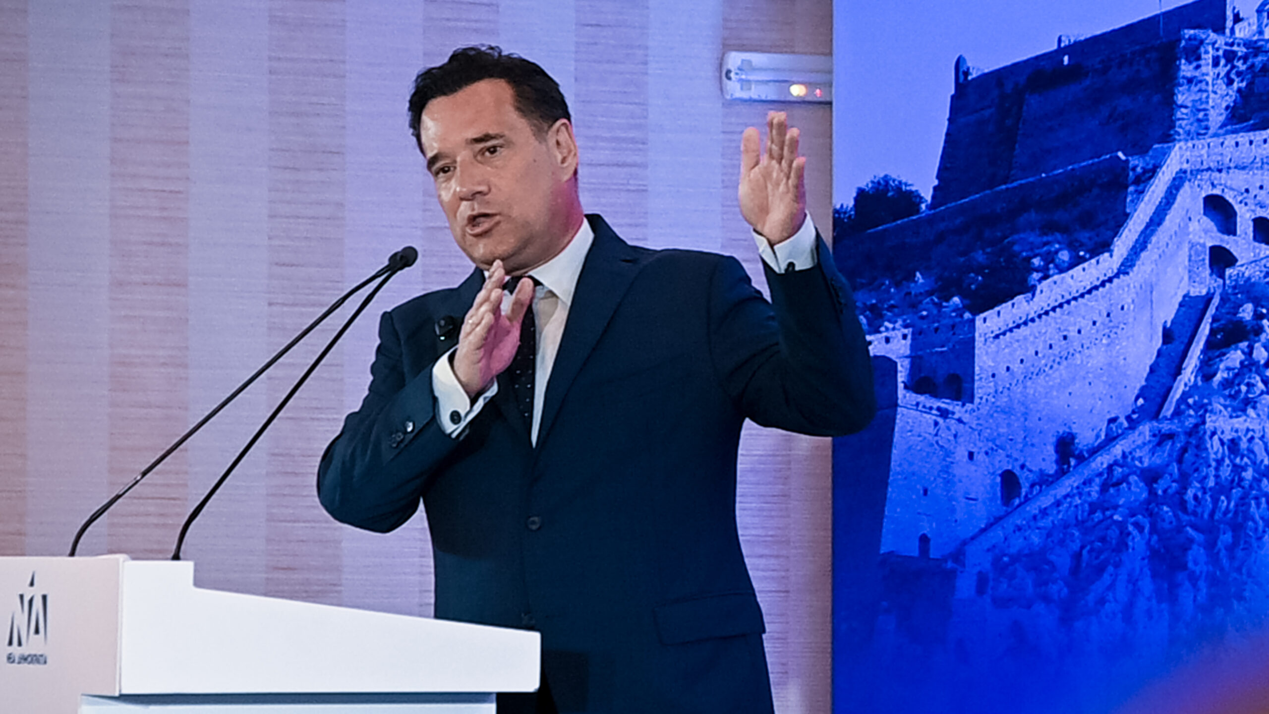 Άδωνις: «Μακιαβέλι» ο Τσίπρας – Ο Δούκας λέει να καταργηθεί το ΠΑΣΟΚ